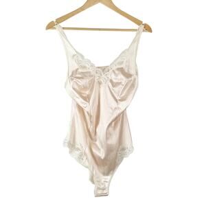 Vintage L'eggs Women's Blush Peach Pink Satin Cream Lace Teddy Bodysuit Size 32